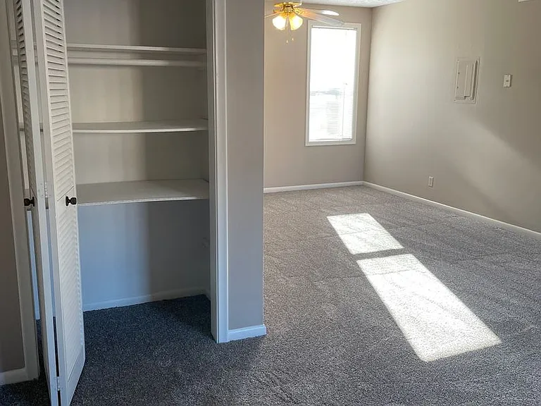 Bristol Square Apartments — Photo 238