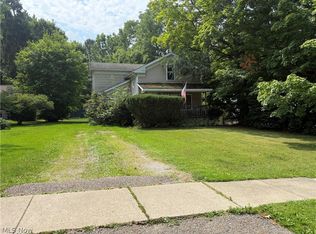 13661 W Spring St, Burton, OH 44021