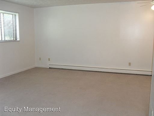 5th image of 273 Maplewood Dr APT 105