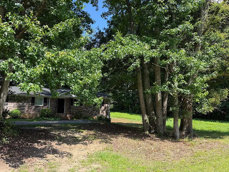 89 Sheila Ln — Photo 2