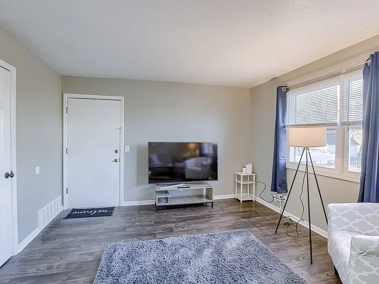 135 E Sheridan St #4 — Photo 8