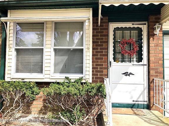 3rd image of 11A Maplewood Dr Space 52