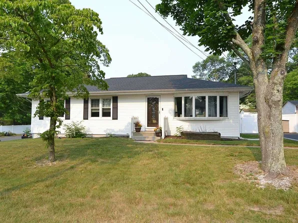 24 Leeds Boulevard, Farmingville, NY 11738