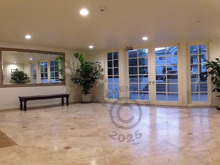 12140 Moorpark St #104 — Photo 2