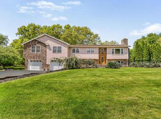 17 Dale Rd, Airmont, NY 10952