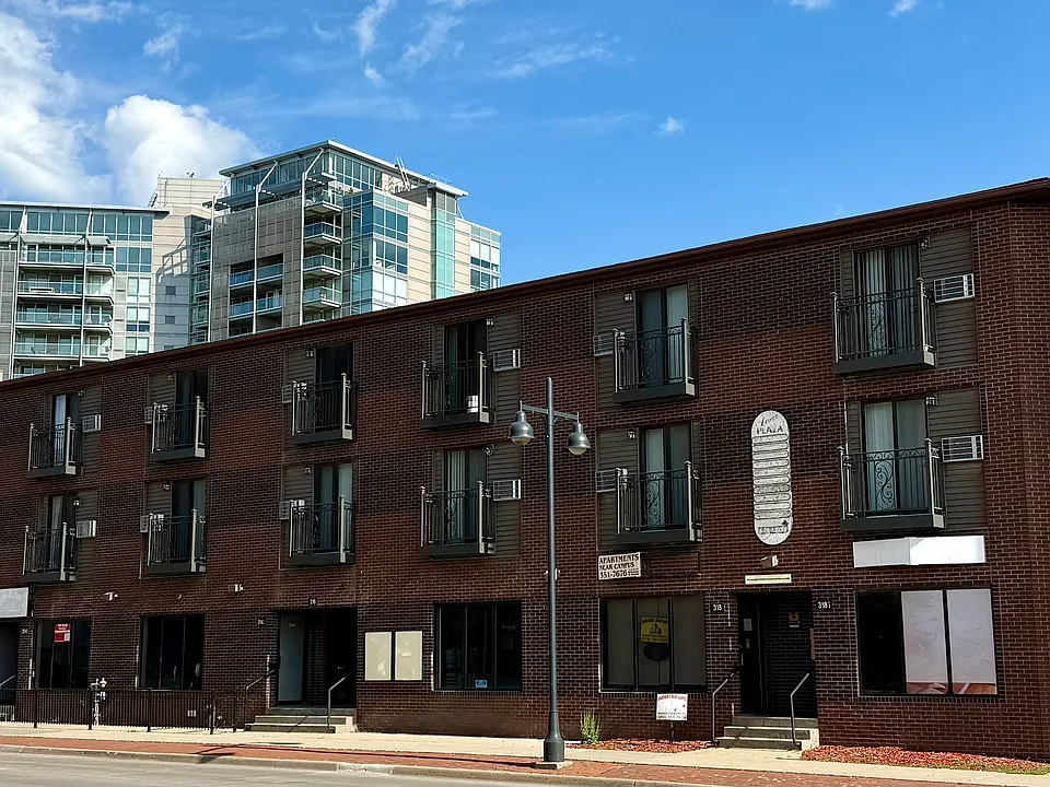 312 E Burlington St #2