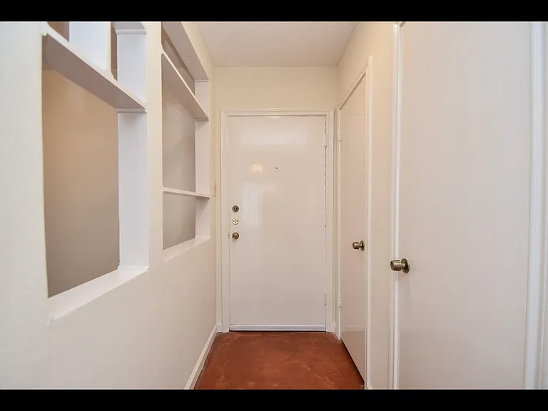 2601 Bellefontaine St — Photo 2