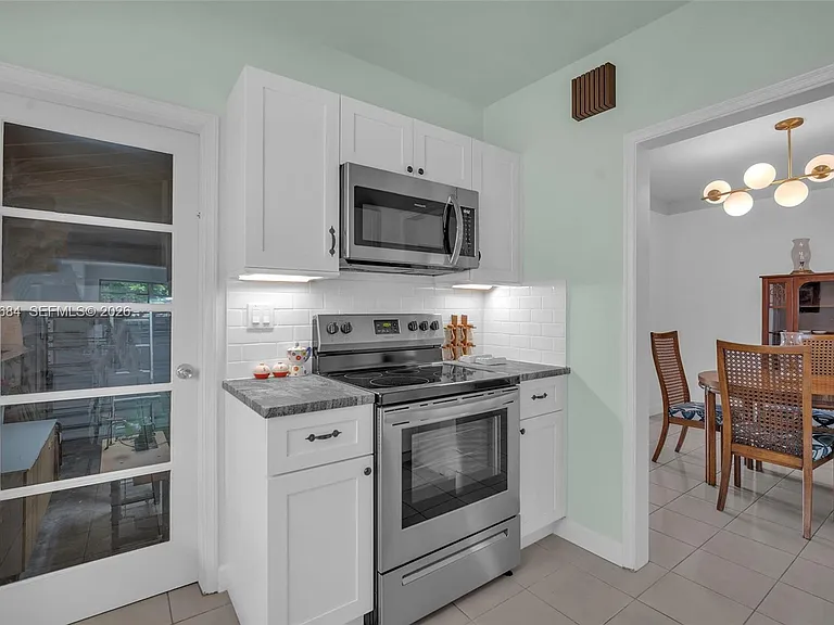 2420 SW 21st Ave — Photo 18