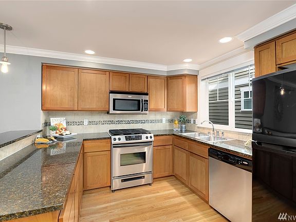 4th image of 639 Market St #A