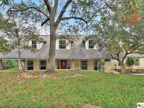 2nd image of 818 Hillcrest Dr
