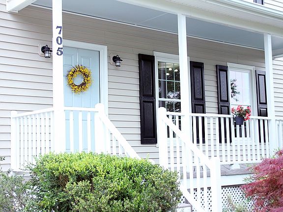 Welcoming front porch!