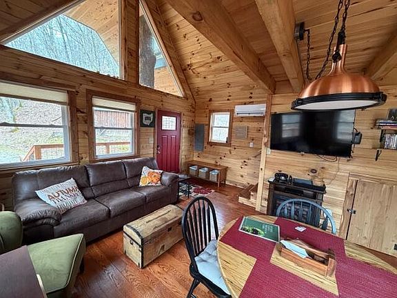 3rd image of 635 Two Mile Run Rd