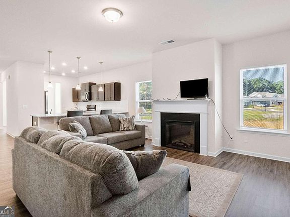 3rd image of 125 Marion Dr