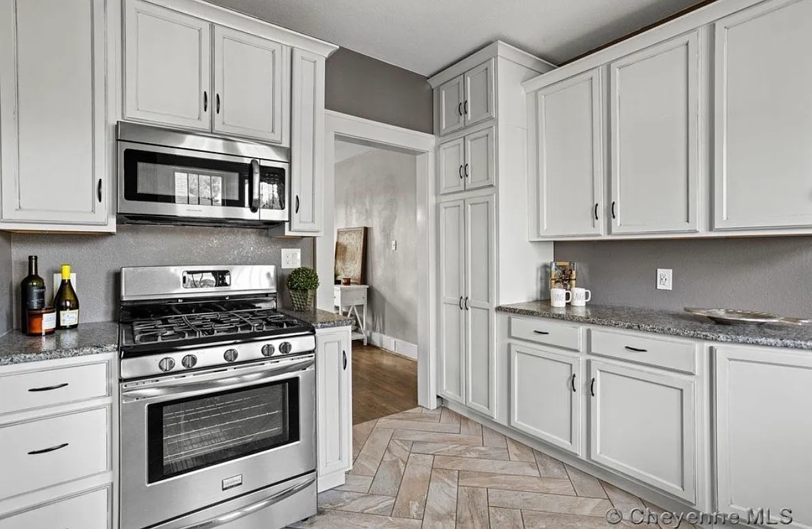 2 bed, 1320 sqft, $1,800 — Photo 1