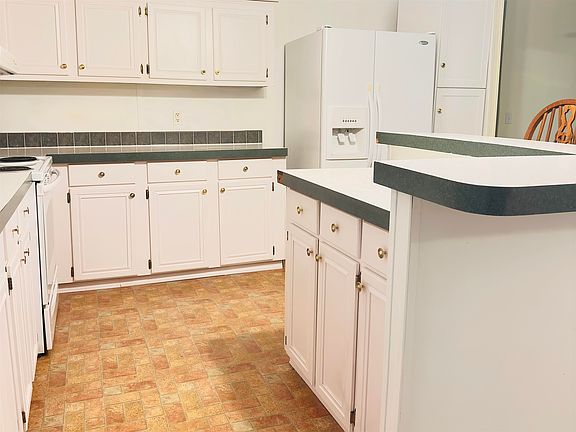 5th image of 105 Breezewood Cir
