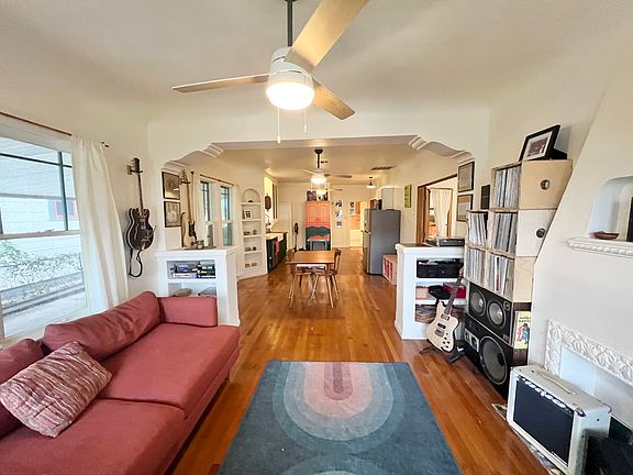 5th image of 637 Cedar St