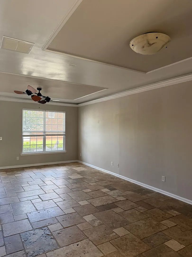 3 bed/ 3 bath Townhouse — Photo 4