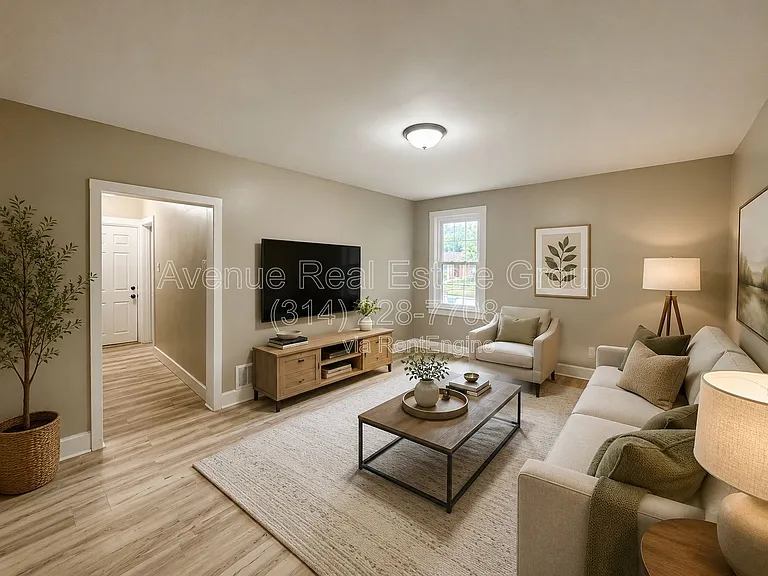 927 N Elm Ave — Photo 3