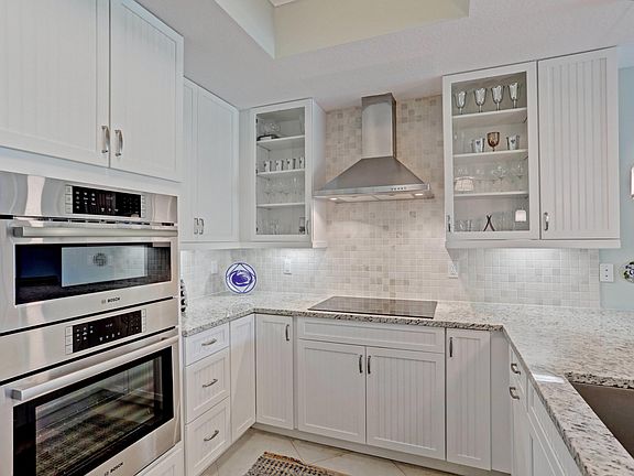 5th image of 1022 Bay Colony Dr S