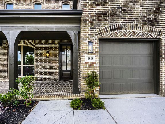 11548 Wulstone - Front Entryway
