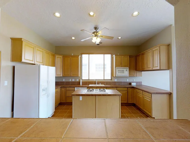1312 Tiffany Ln SE — Photo 9