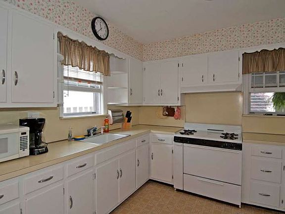 3rd image of 160 4th St