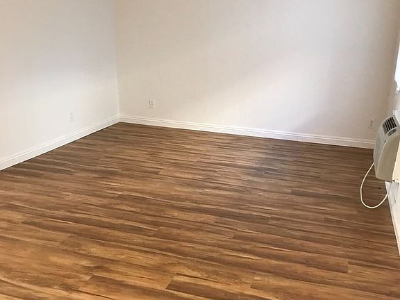 3rd image of 1326 W Carson St APT 105