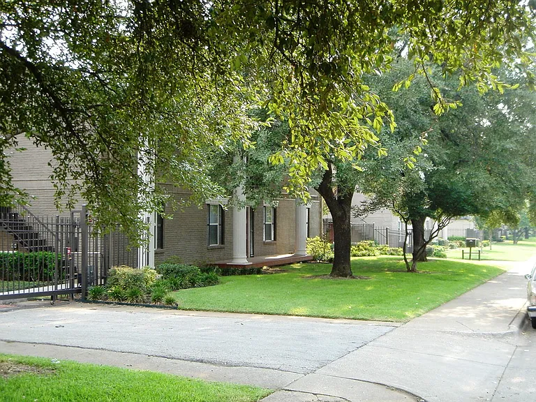 Amherst Oaks — Photo 21