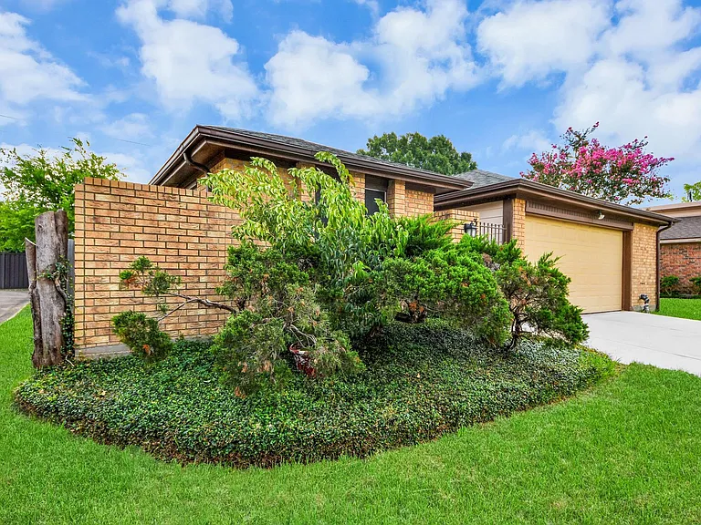 3935 Heathersage Dr — Photo 5