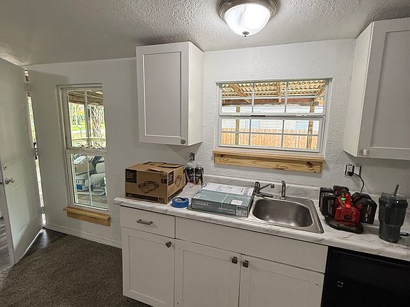 5th image of 1759 Elizabeth St