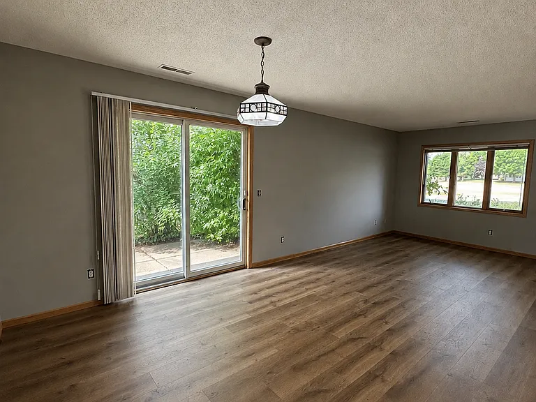 1228 Balsam Ct — Photo 2
