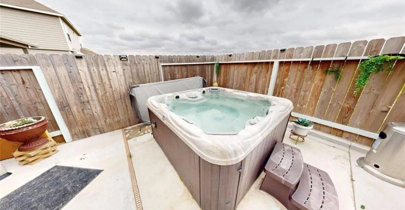 4 bed, 3.5 bath, 2716 sqft, $2,700 — Photo 4