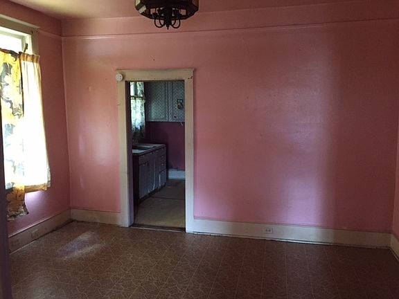 4th image of 304 McFarland St