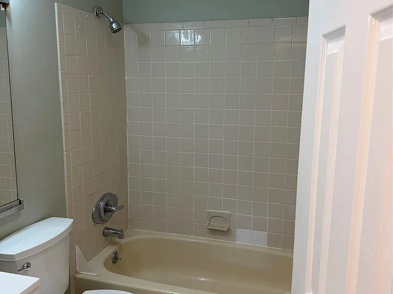 2 Lexington Hl #10 — Photo 13