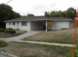 216 Red Wing Rd SW, Cedar Rapids, IA 52404