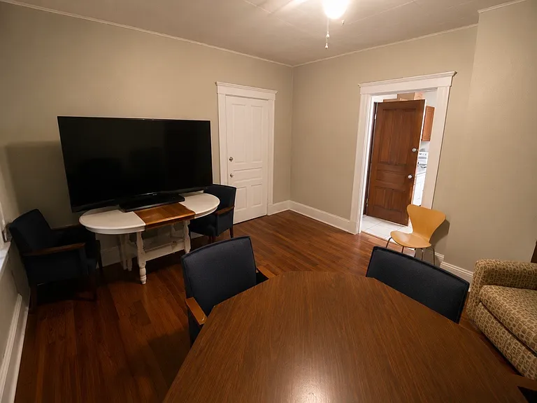 1914 Hudson Ave #1 — Photo 2