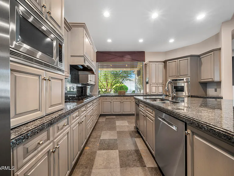 8350 E Via Del Sol Dr — Photo 13