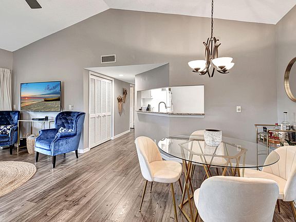 4th image of 22 Via De Casas Sur #101
