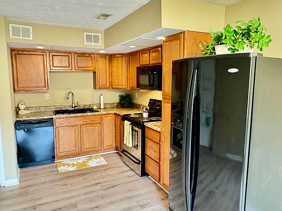 3rd image of 1064 Tatesbrook Dr