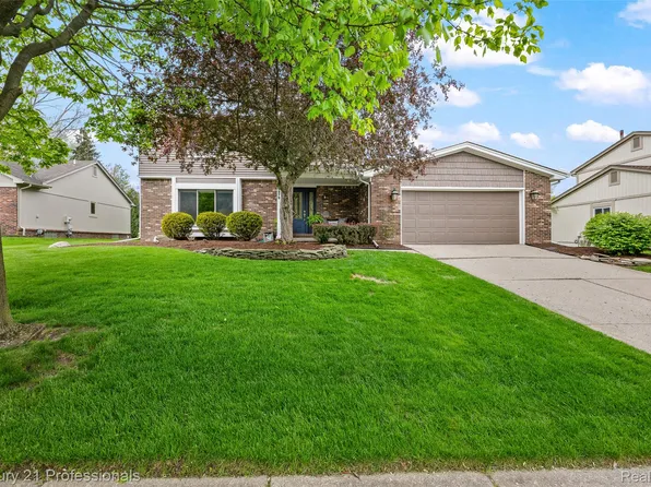 25979 Petros Blvd, Novi, MI 48375