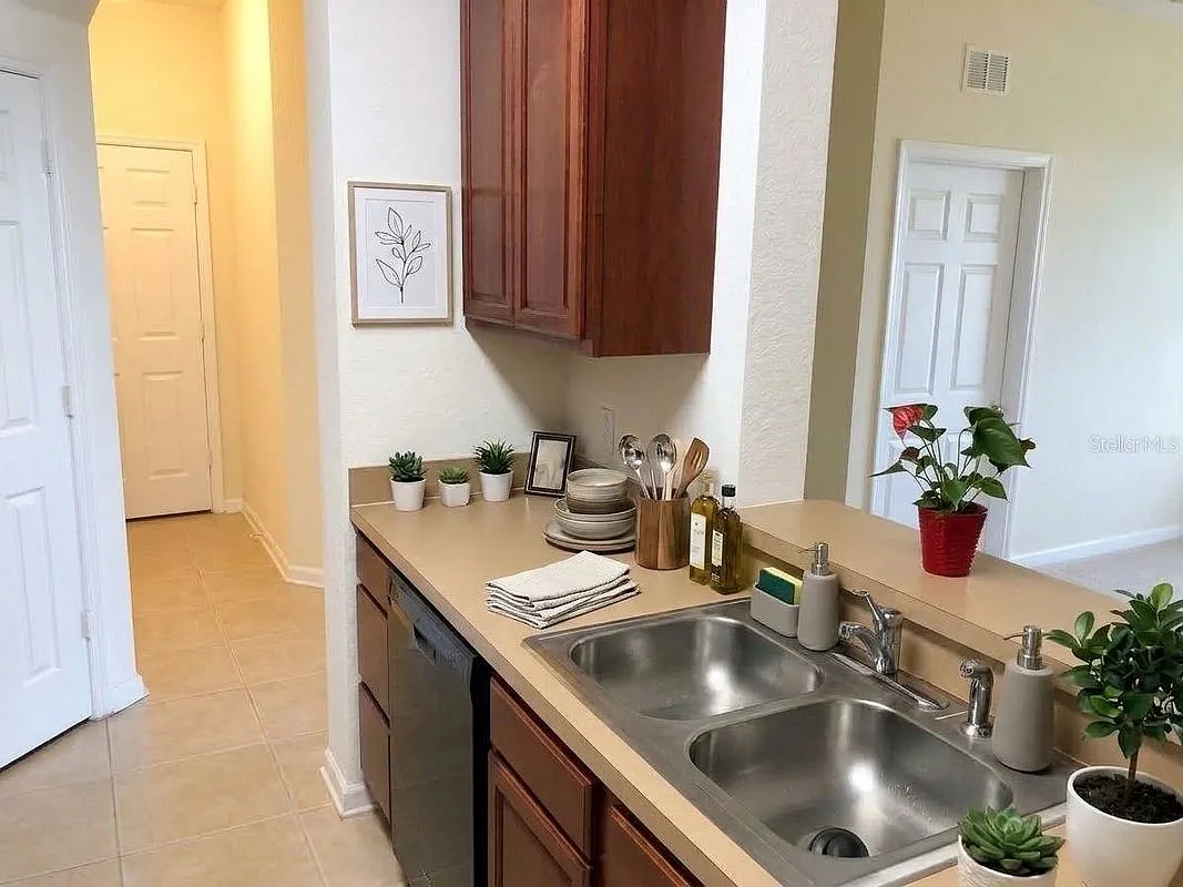2 bed, 2.0 bath, 1112 sqft, $1,800 — Photo 3