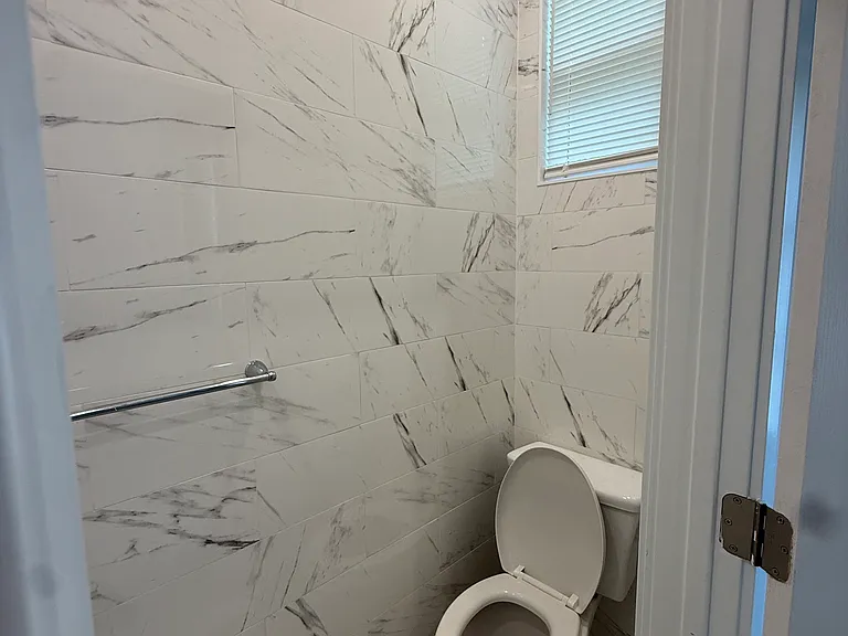 507 E Washington Ln — Photo 15