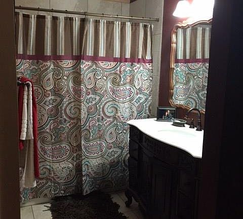 2nd image of 1403 E Crescent Dr