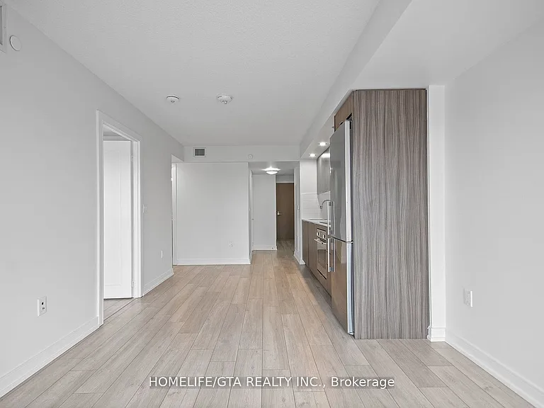 225 Village Green Sq #601 — Photo 11