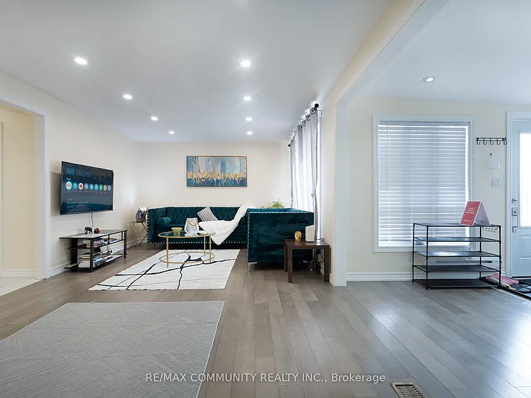 33 Windsor Ave — Photo 22