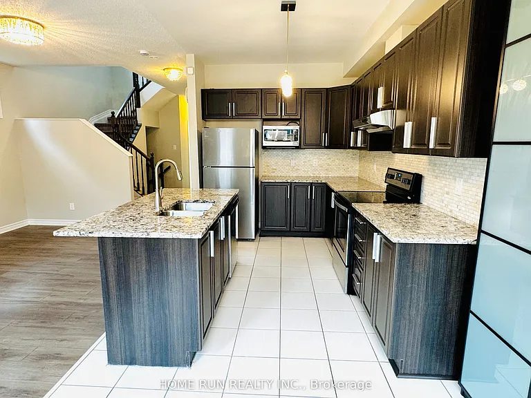 621 Lauraleaf Cres — Photo 6