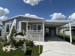 561 Plaza Del Sol N, Fort Myers, FL 33917