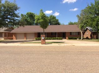 225 Sandalwood Ln, Levelland, TX 79336