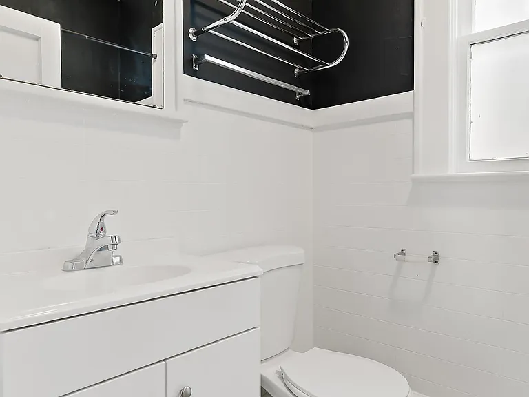 2333 College St #2 — Photo 13