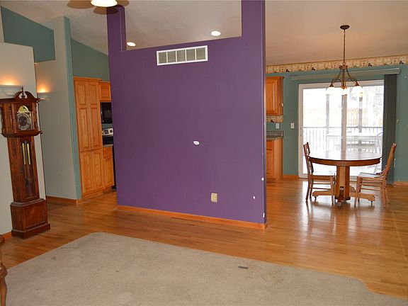5th image of 302 Grace Ave